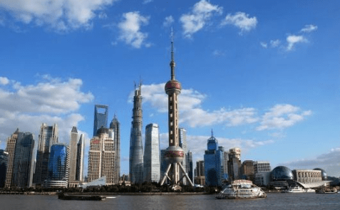 上海，繁荣与挑战并存的城市发展分析