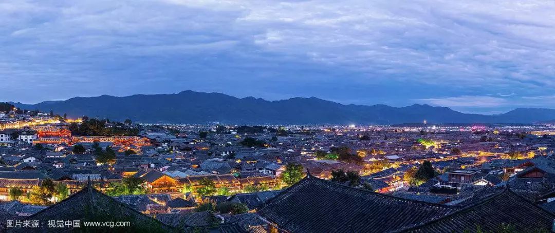 云南阳光下的欢乐笑声